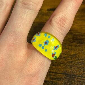 Vintage 70s yellow lucite floral chunky dome ring, statement retro boho chic